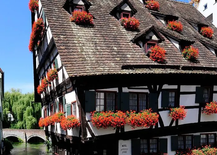 Schiefes Haus